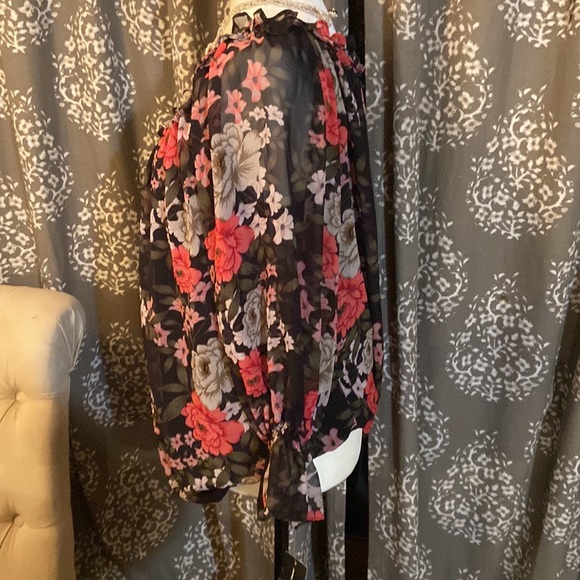 2x NWT INC beautiful black floral blouse with sheer ballon sleeves - Picture 4 of 9